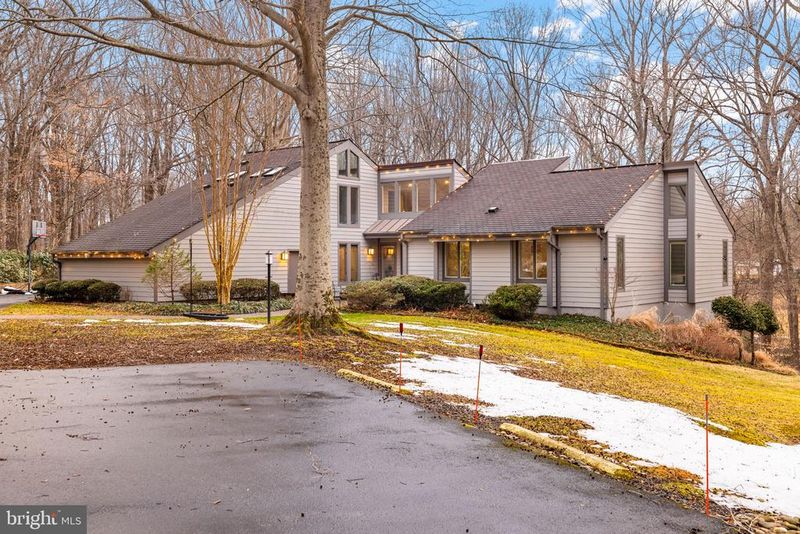 5500 Beech Ridge Dr, Fairfax, VA 22030