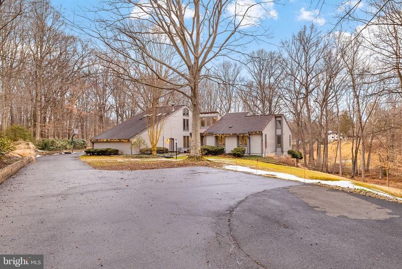 5500 Beech Ridge Dr, Fairfax, VA 22030