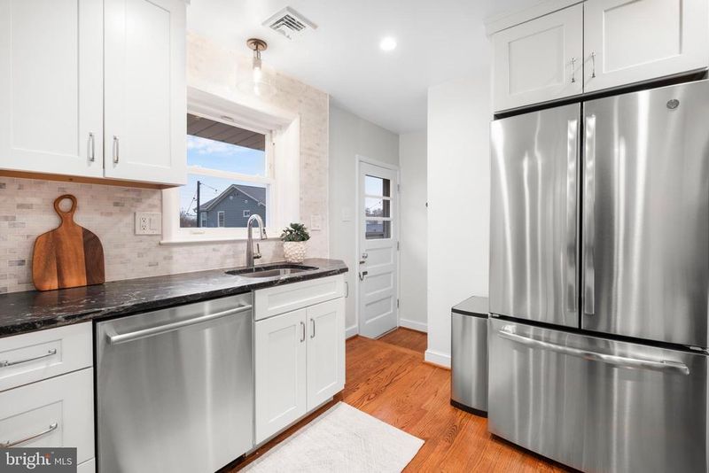 2504 Kenilworth St N, Arlington, VA 22207