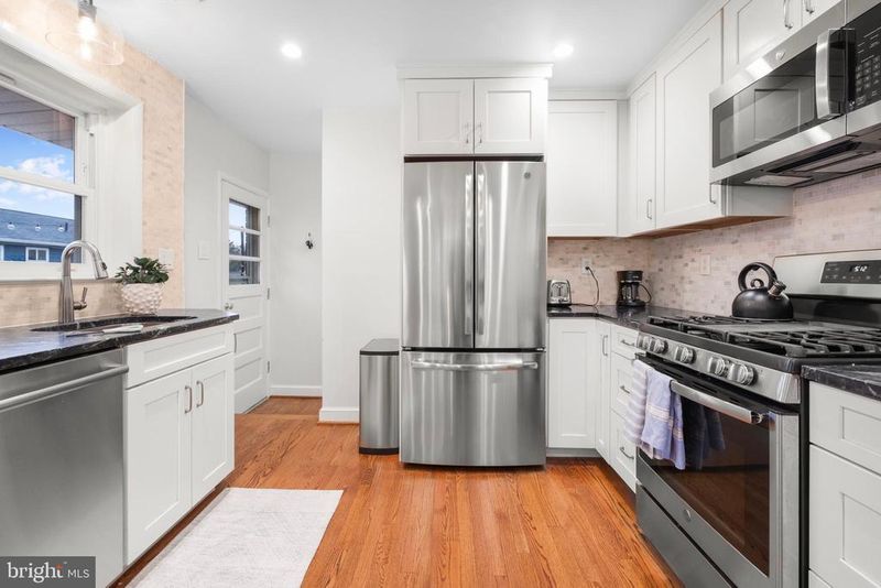 2504 Kenilworth St N, Arlington, VA 22207