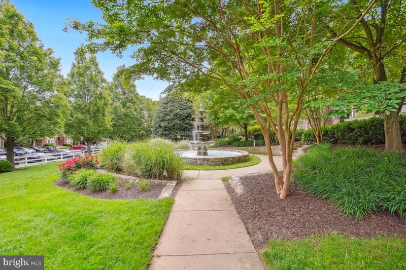 18801 Sparkling Water Dr #8/T-2, Gaithersburg, MD 20879