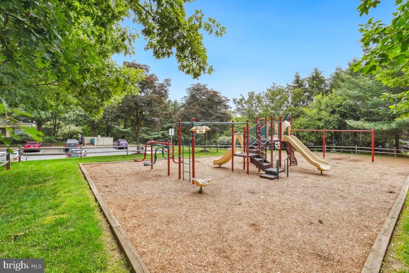 18801 Sparkling Water Dr #8/T-2, Gaithersburg, MD 20879