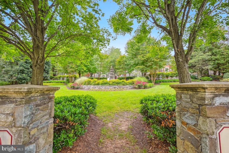 18801 Sparkling Water Dr #8/T-2, Gaithersburg, MD 20879