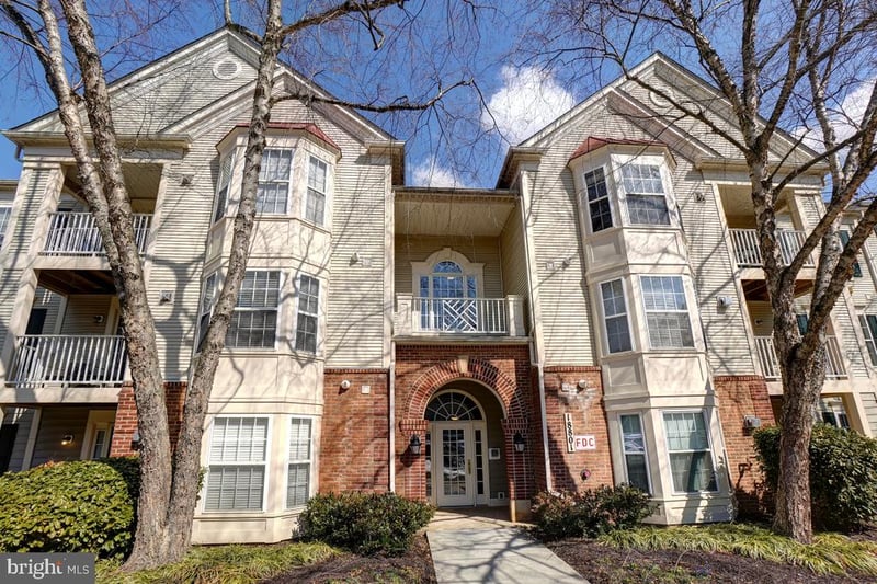 18801 Sparkling Water Dr #8/T-2, Gaithersburg, MD 20879