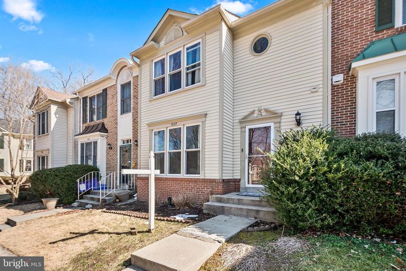 7229 Olde Lantern Way, Springfield, VA 22152