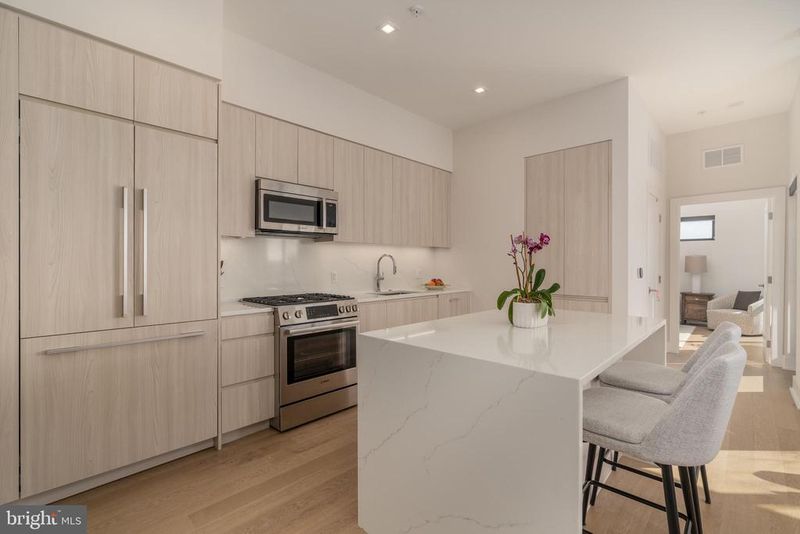 737 Swann Ave #607, Alexandria, VA 22301