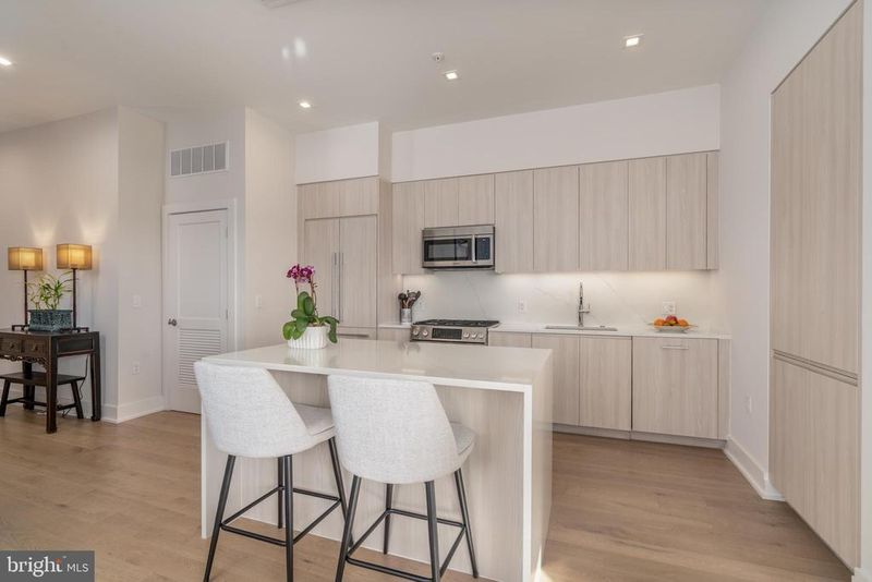 737 Swann Ave #607, Alexandria, VA 22301