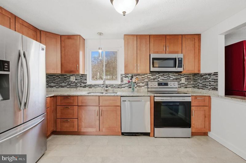 6410 Killarney St, Clinton, MD 20735