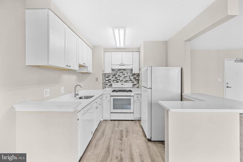 8 S Van Dorn St #203, Alexandria, VA 22304