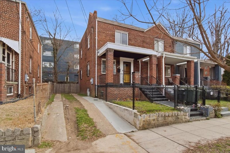 206 36th St SE, Washington, DC 20019