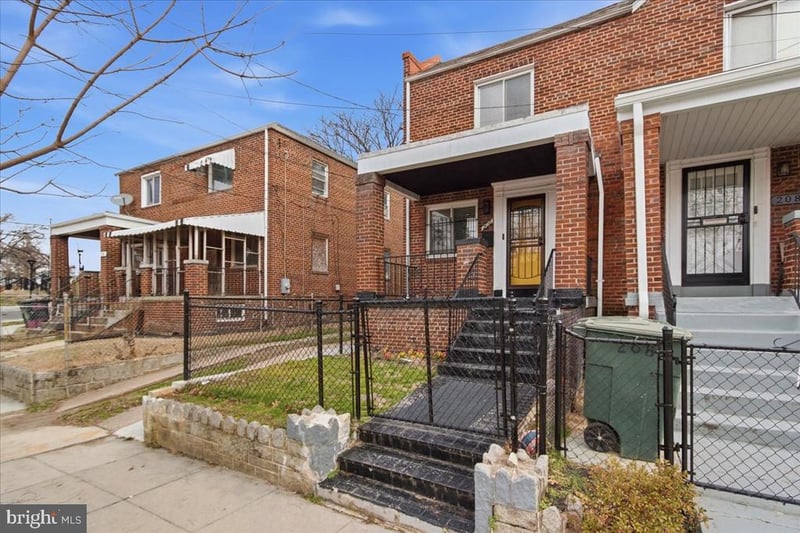206 36th St SE, Washington, DC 20019