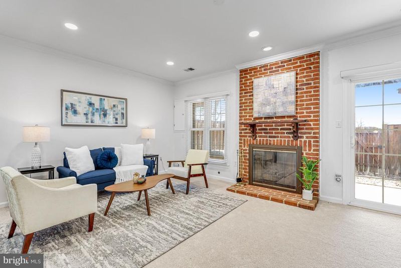 6241 Clara Edward Ter, Alexandria, VA 22310