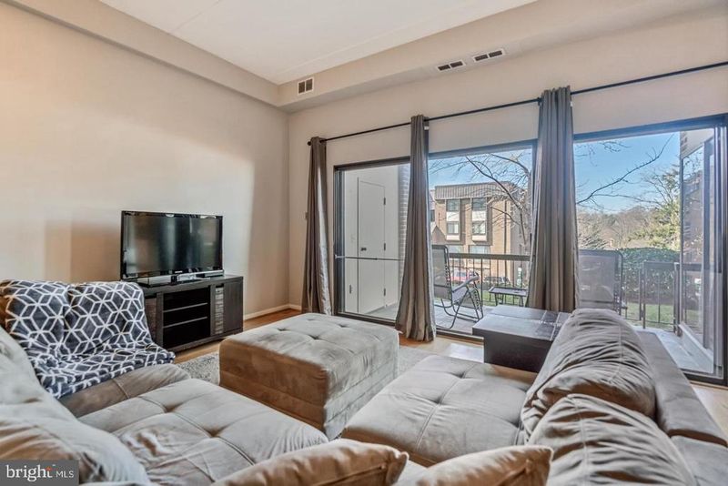 130 Roberts Ln #101, Alexandria, VA 22314