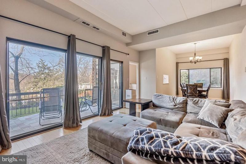 130 Roberts Ln #101, Alexandria, VA 22314