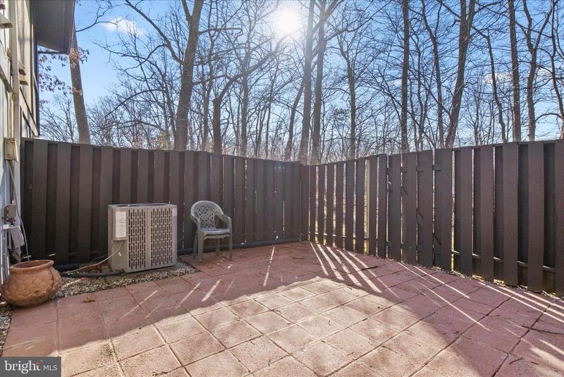 2142 Cartwright Pl, Reston, VA 20191