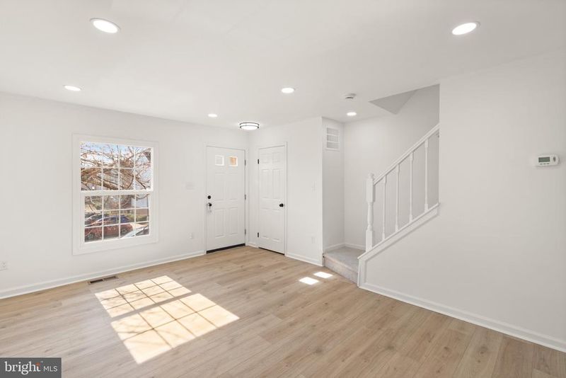 5017 9th St S, Arlington, VA 22204