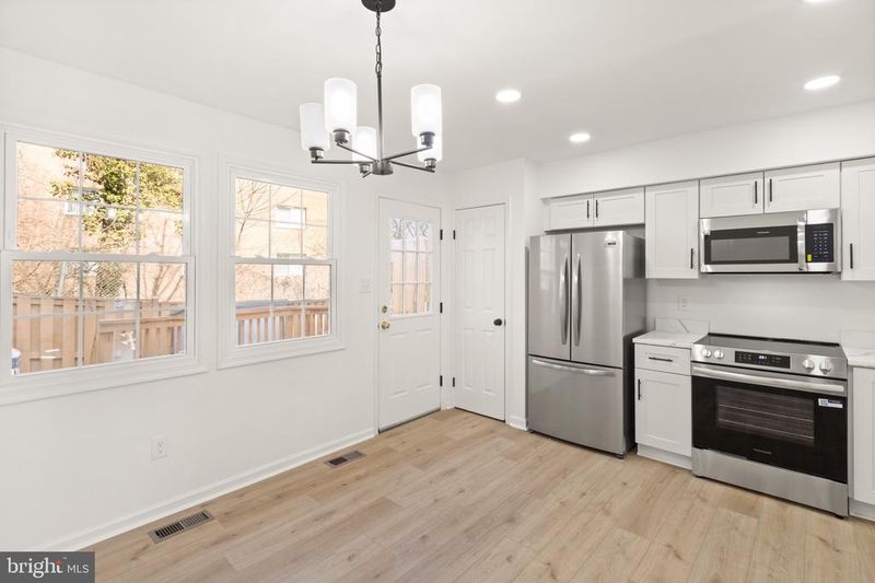 5017 9th St S, Arlington, VA 22204