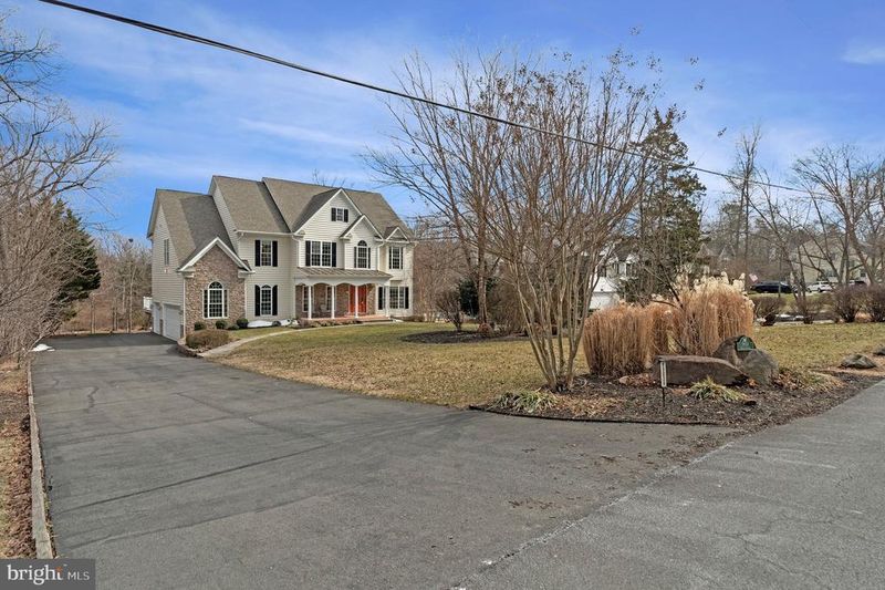 19834 Smith Cir, Ashburn, VA 20147