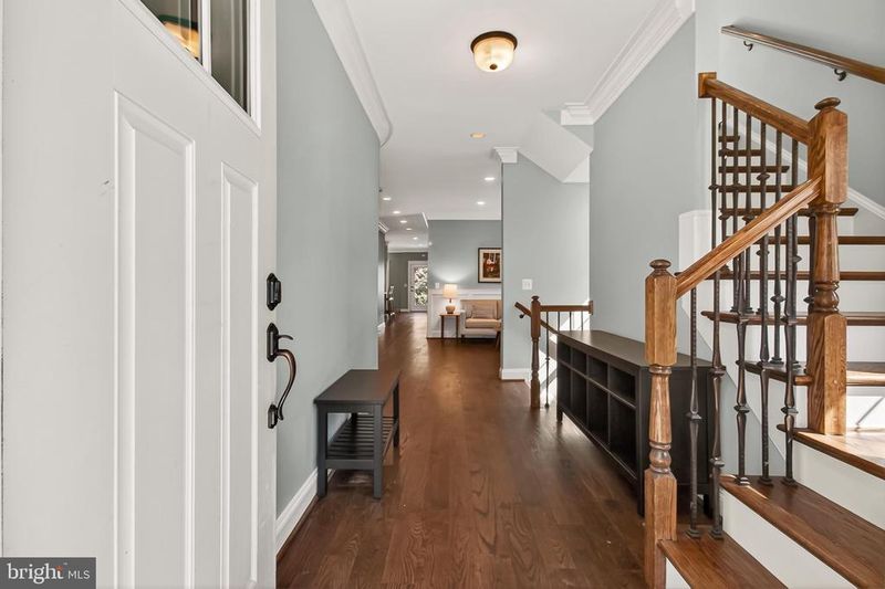 604 N Oak St, Falls Church, VA 22046