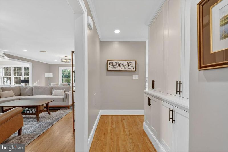 3830 Roberts Ln, Arlington, VA 22207