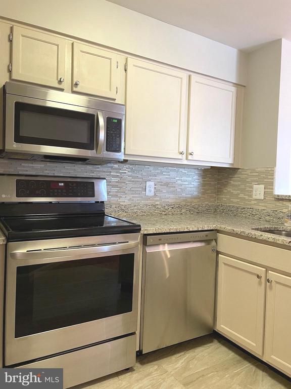 1100 Quaker Hill Dr #421, Alexandria, VA 22314