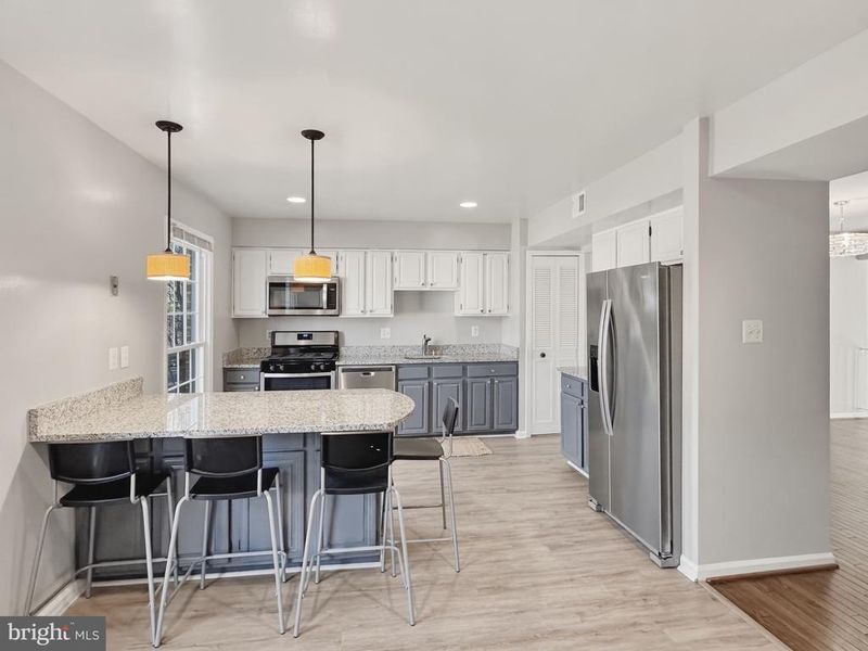 6410 Needle Leaf Dr, Rockville, MD 20852