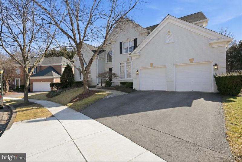 419 Nature Ln, Rockville, MD 20850