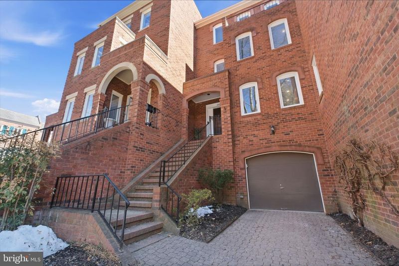 3919 Georgetown Ct NW, Washington, DC 20007