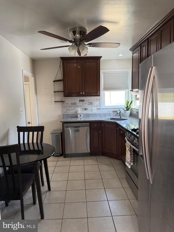 322 Cheddington Rd, Linthicum Heights, MD 21090