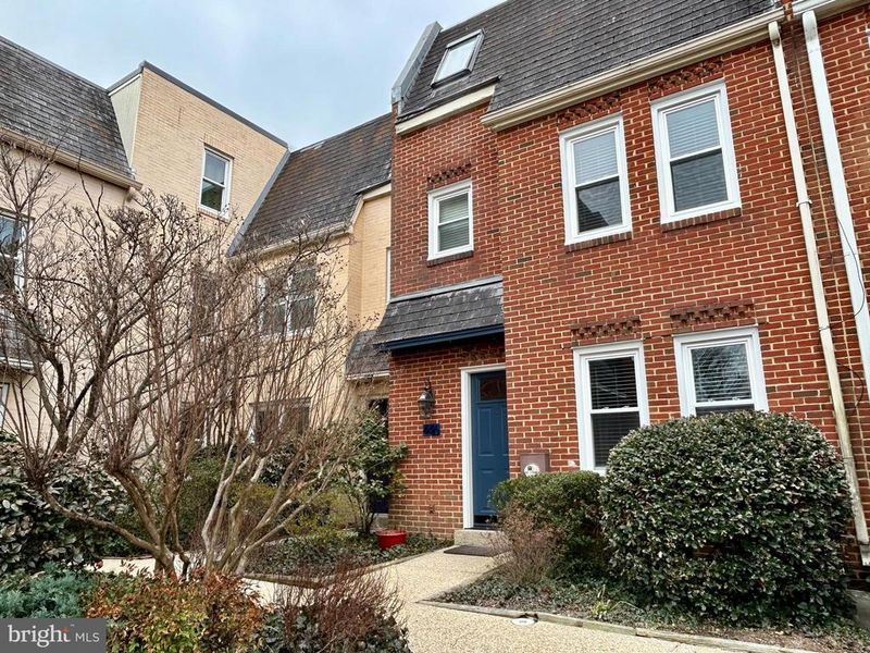 4416 Lingan Rd NW, Washington, DC 20007
