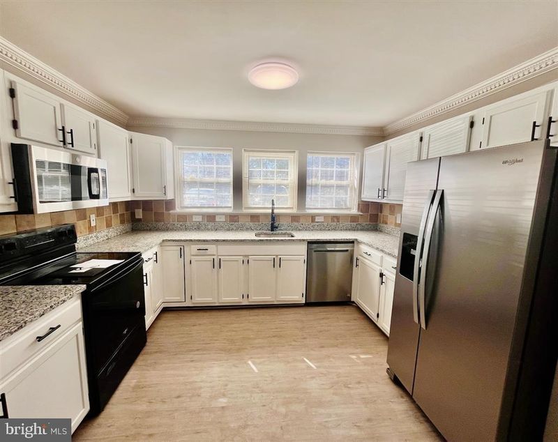 4202 Applegate Ln, Suitland, MD 20746