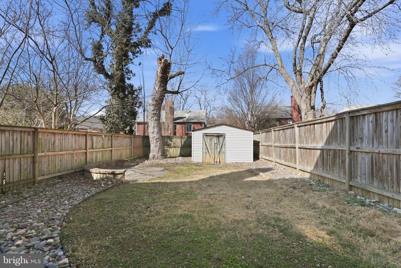 53 Garden Dr, Alexandria, VA 22304