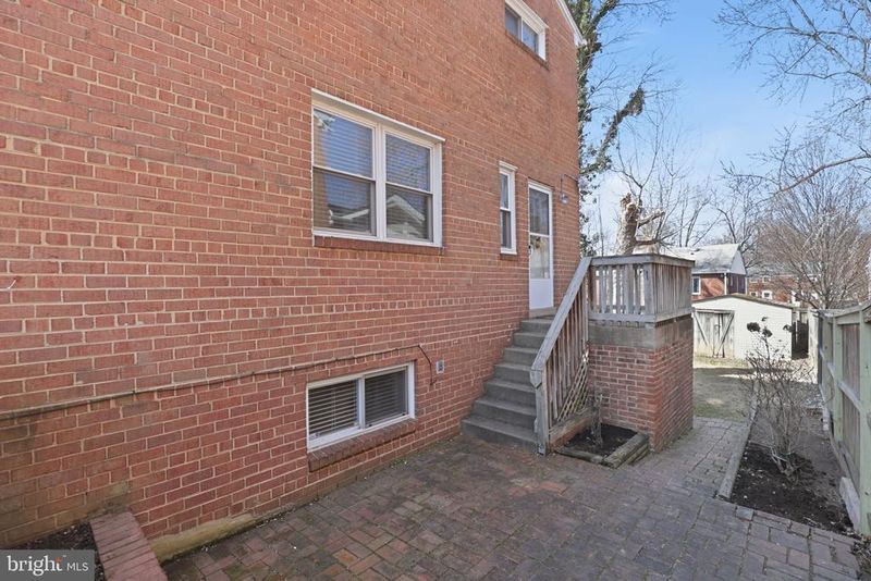53 Garden Dr, Alexandria, VA 22304
