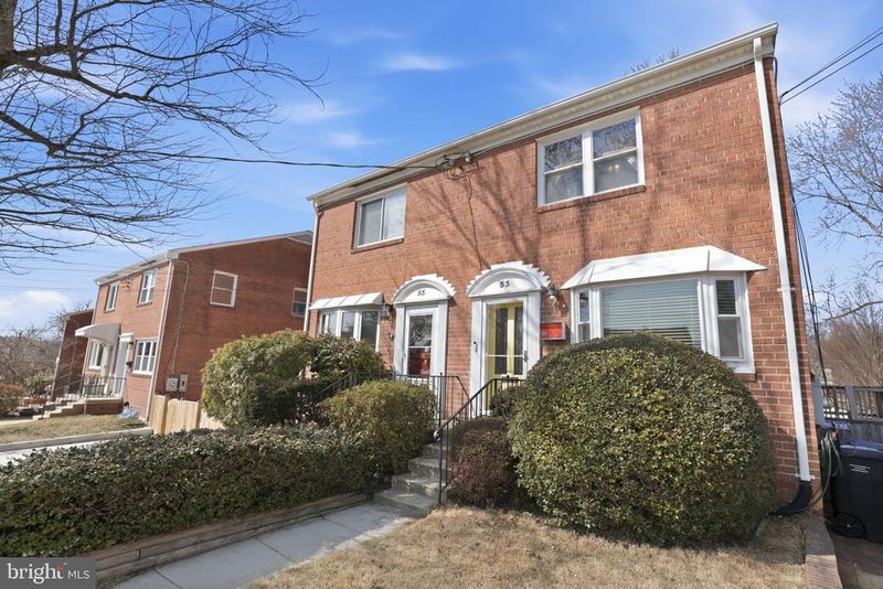 53 Garden Dr, Alexandria, VA 22304