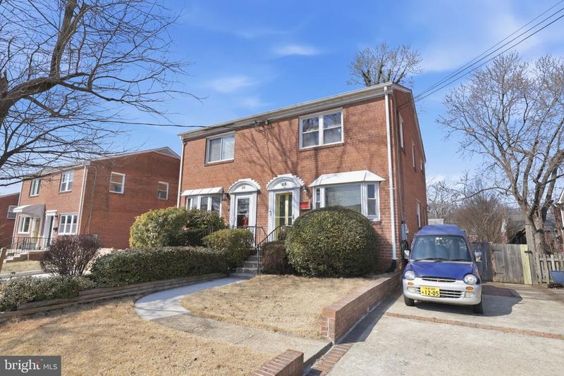 53 Garden Dr, Alexandria, VA 22304