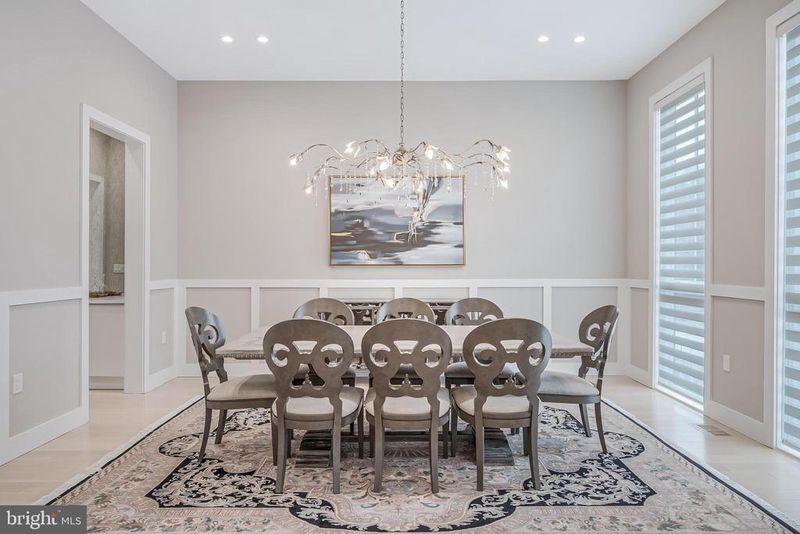 908 Walker Rd, Great Falls, VA 22066
