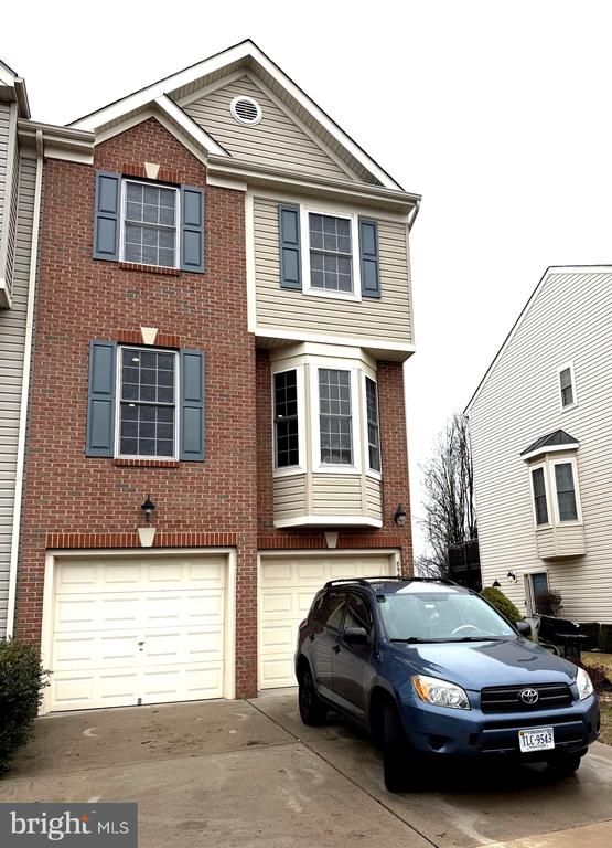 8943 Brewer Creek Pl, Manassas, VA 20109