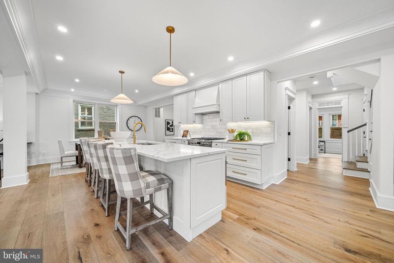 607 Johnston Pl, Alexandria, VA 22301