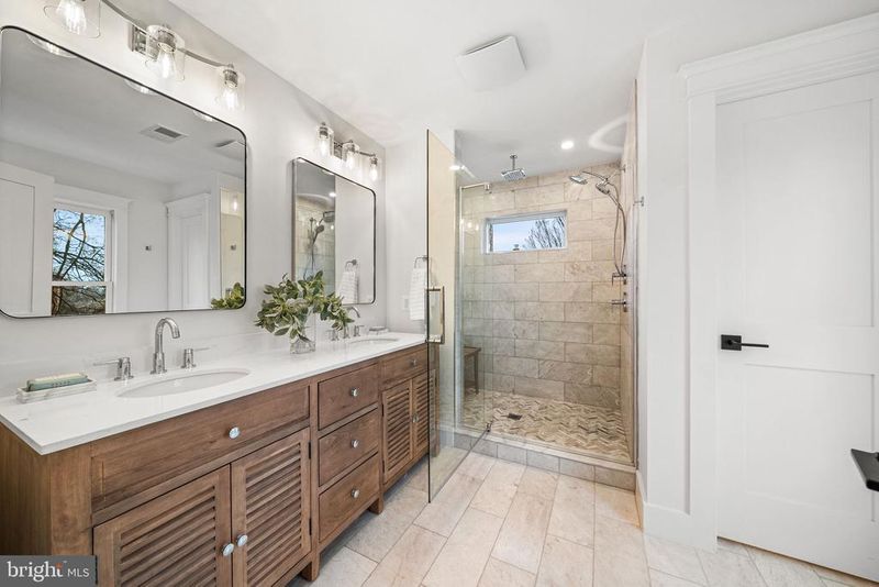 607 Johnston Pl, Alexandria, VA 22301