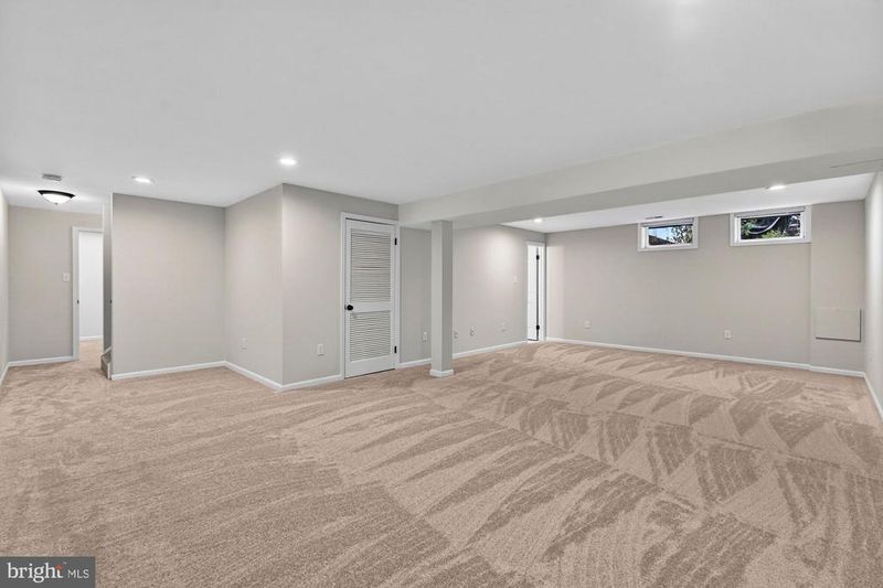 930 Park St SE, Vienna, VA 22180