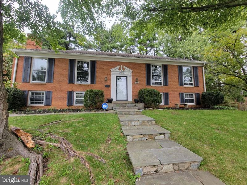 7063 Wolftree Ln, Rockville, MD 20852
