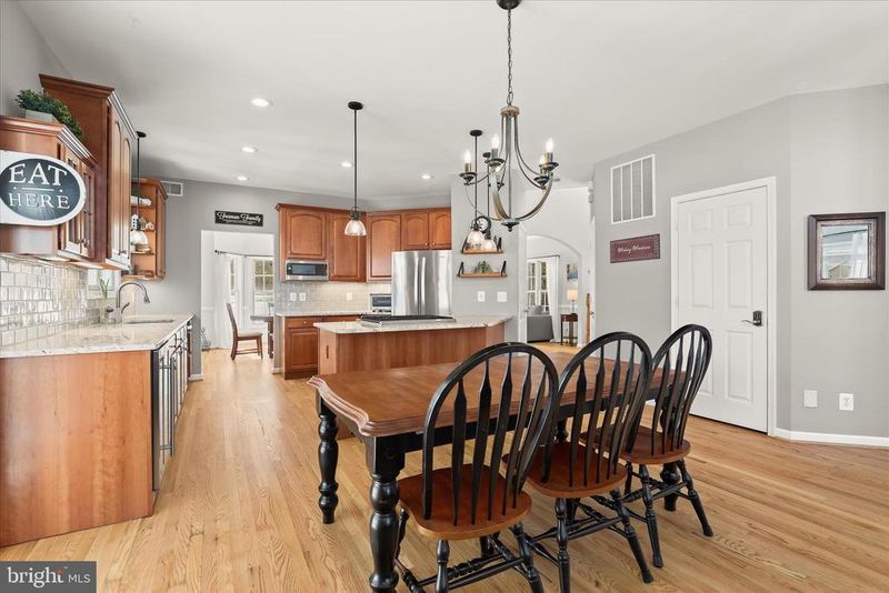685 W Watersville Rd, Mount Airy, MD 21771