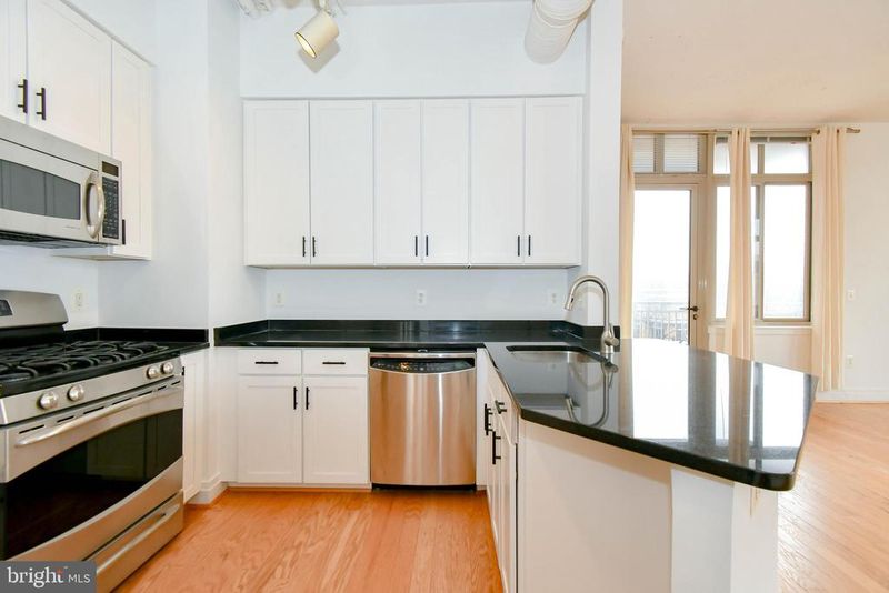 4490 Market Commons Dr #302, Fairfax, VA 22033