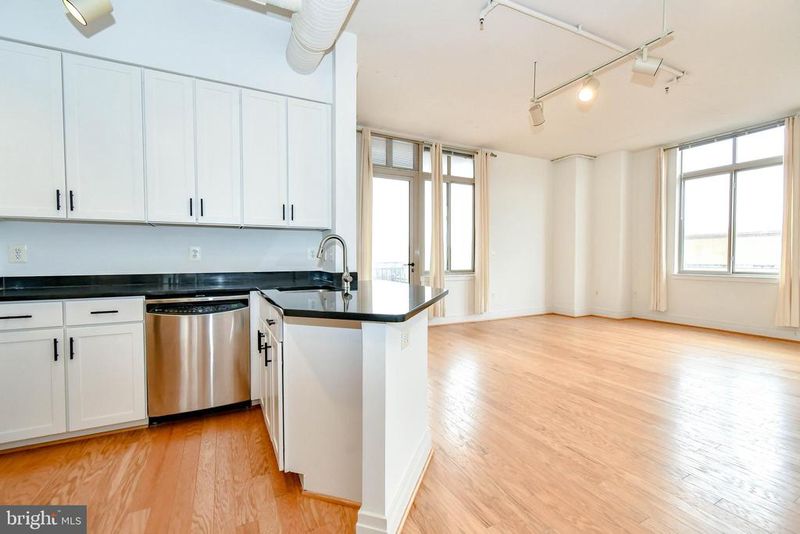 4490 Market Commons Dr #302, Fairfax, VA 22033
