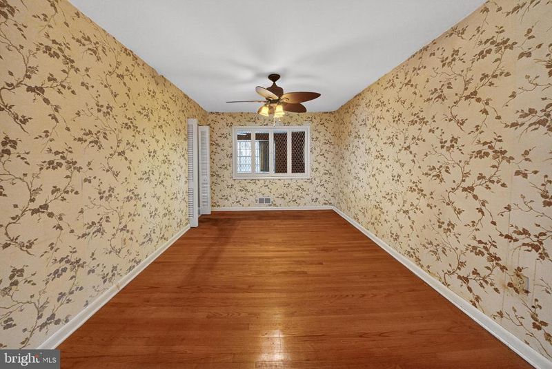 1030 Cresthaven Dr, Silver Spring, MD 20903