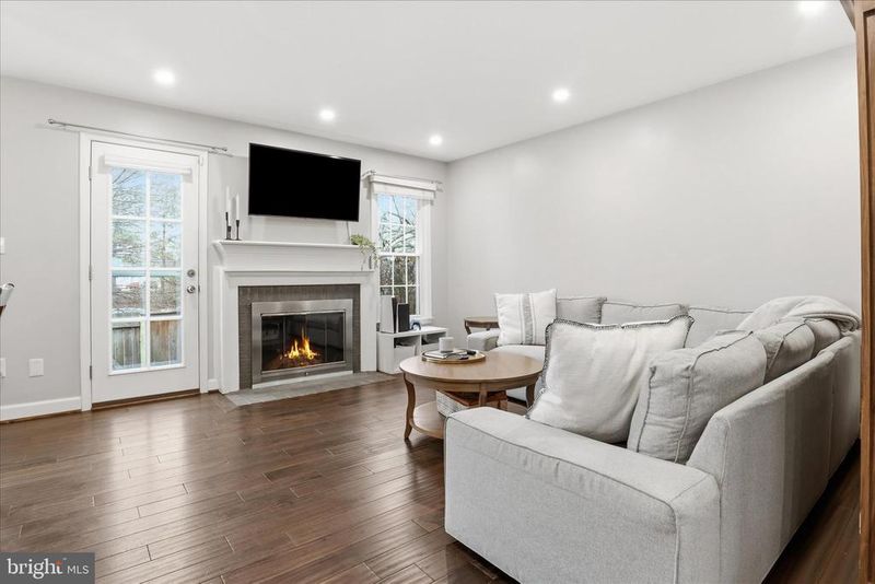 1787 Duffield Ln, Alexandria, VA 22307