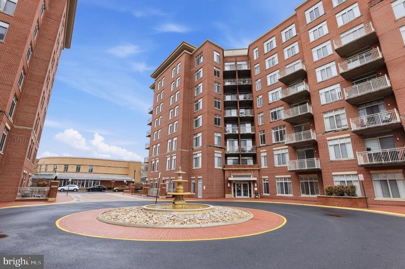 4490 Market Commons Dr #112, Fairfax, VA 22033