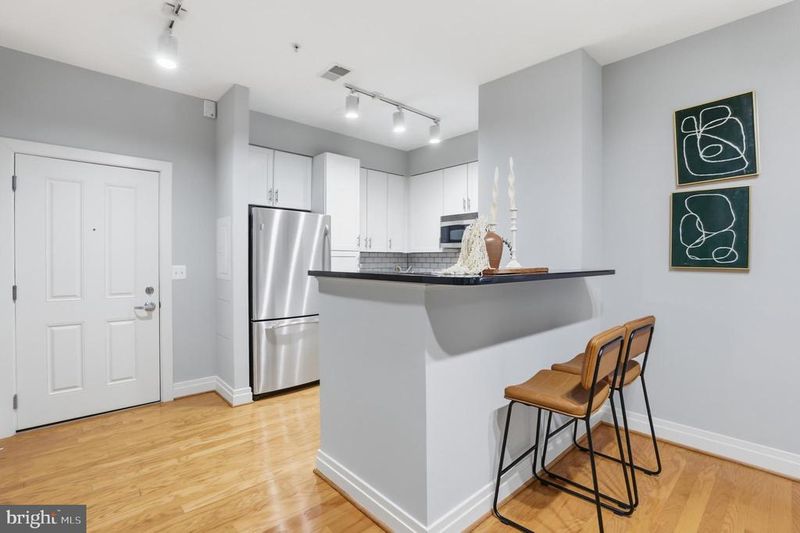 4490 Market Commons Dr #112, Fairfax, VA 22033