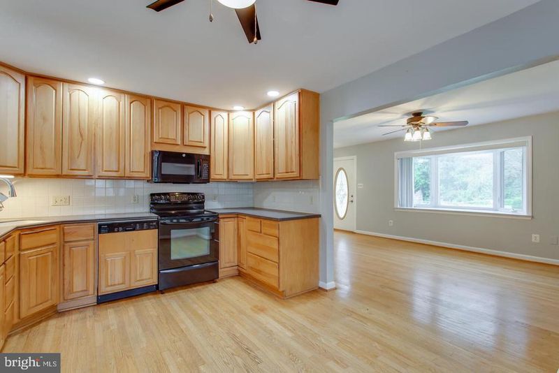 5834 Pratt St, Alexandria, VA 22310