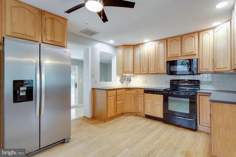 5834 Pratt St, Alexandria, VA 22310